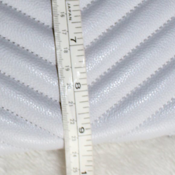 You will look CLASSY with this Rebecca Minkoff Edie Large Leather Zip Clutch - Picture 12 of 13